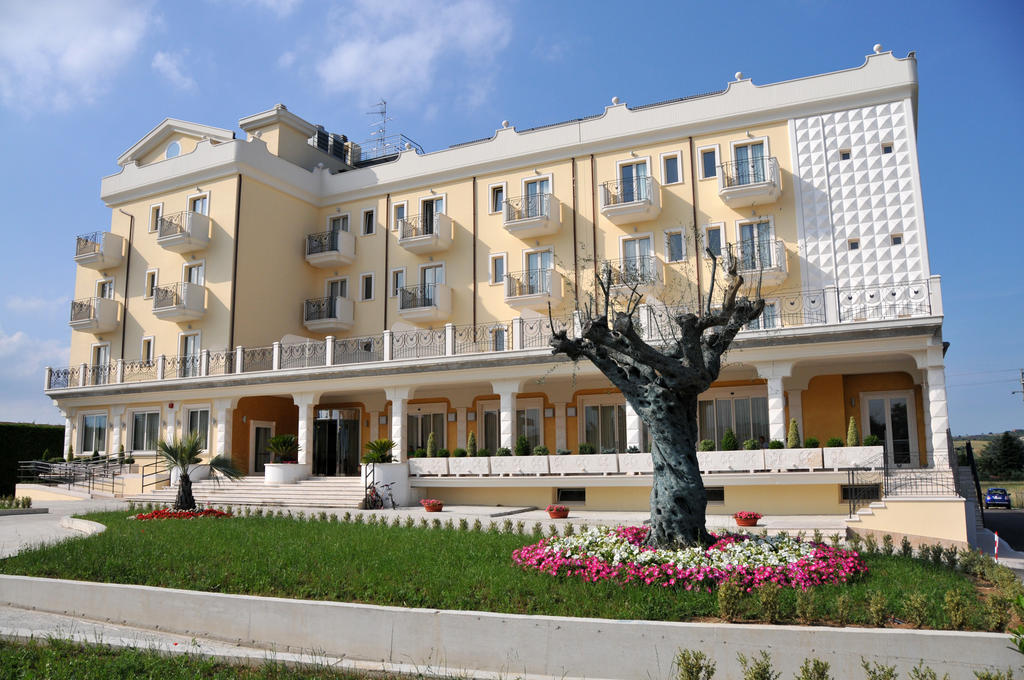 Hotel Concorde Sant'Egidio alla Vibrata Exterior photo
