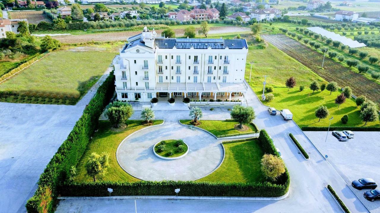 Hotel Concorde Sant'Egidio alla Vibrata Exterior photo